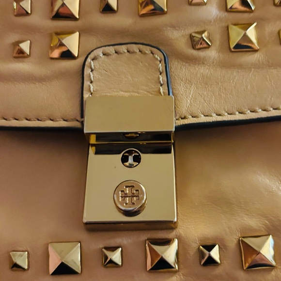 Tory Burch Priscilla Studded Tan Convertible Clutch Crossbody EUC - Picture 3 of 15